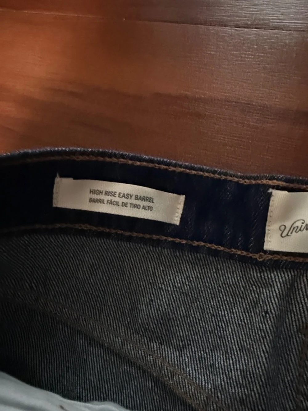 Universal Thread Navy Denim High-Rise Easy Barrel Jeans Sz 6 - Picture 3 of 5